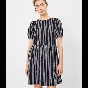 🎈3/$15 Striped puff sleeve swing dress by loft